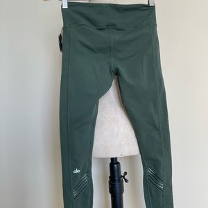 HIGH-WAIST ALO LEGGING Size: XS